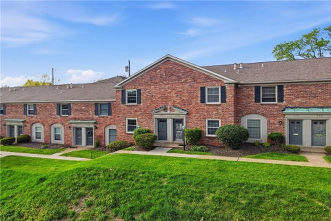 Condo For Sale - 380 Newburn Drive Dr<br/> Scott Twp, PA 15216