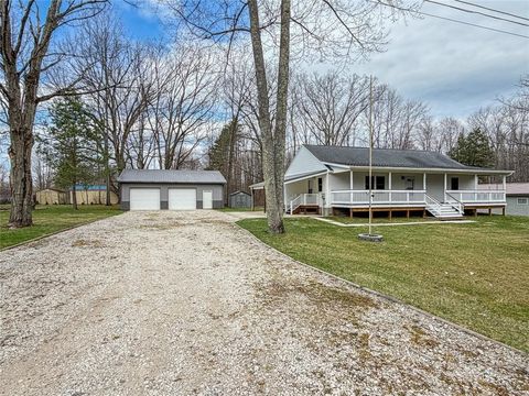 9221 Warren Dr Shenango PA 16424