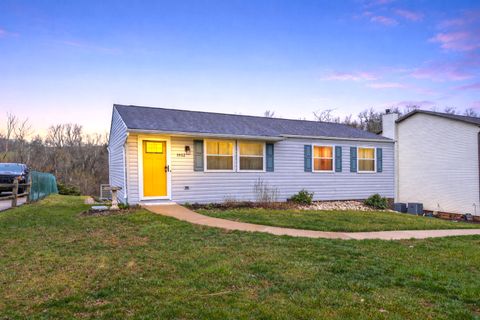Photo of 1952 Colleen Dr, North Huntingdon, PA 15642 (MLS # 1744155)