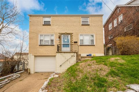 Photo of 120 Wilbert St, Pittsburgh, PA 15211 (MLS # 1746673)