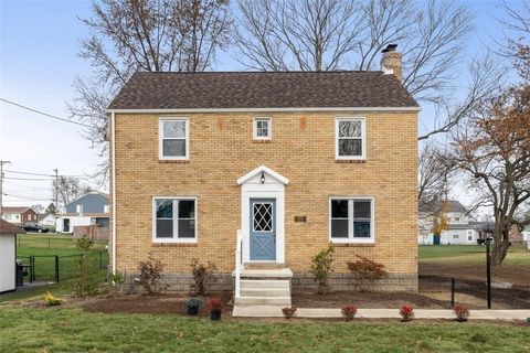 Photo of 2103 Oriole Dr, Aliquippa, PA 15001 (MLS # 1731866)