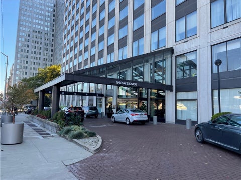 Photo for 320 Fort Duquesne Blvd #370