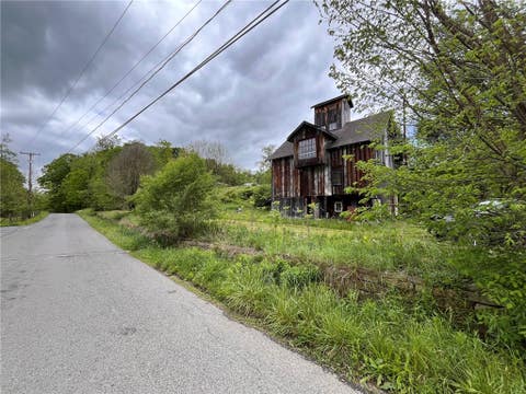 Photo of 4448-4450 Hollow Rd, New Castle, PA 16101 (MLS # 1758573)