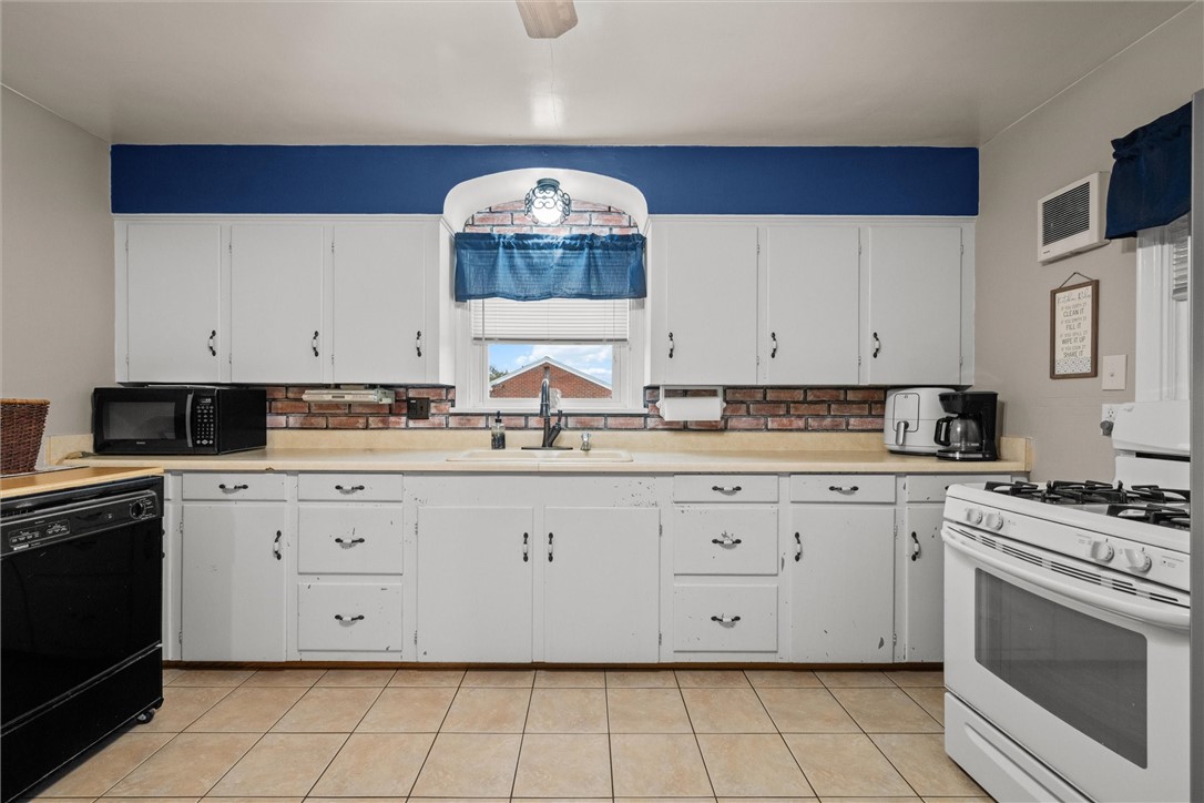 Winfield Twp, Pennsylvania 16023, United States, 3 Bedrooms Bedrooms, ,2 BathroomsBathrooms,Residential,Active,220262