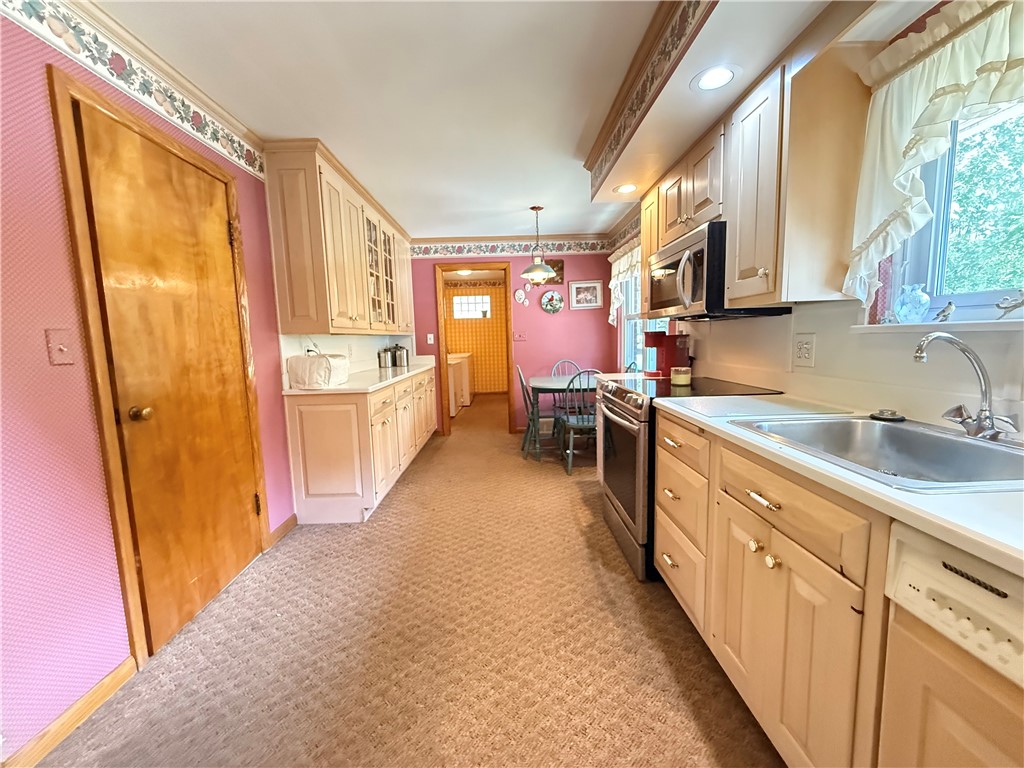 Hempfield Twp, Pennsylvania 16125, United States, 3 Bedrooms Bedrooms, ,3 BathroomsBathrooms,Residential,Active,221009