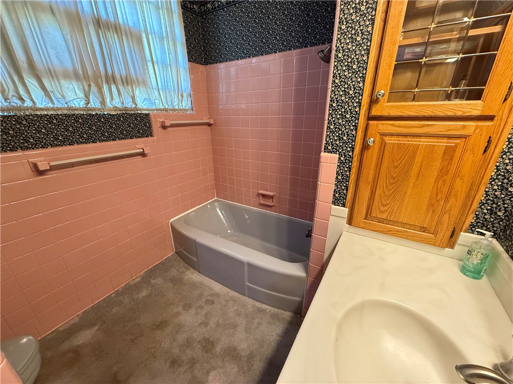 Hempfield Twp, Pennsylvania 16125, United States, 3 Bedrooms Bedrooms, ,3 BathroomsBathrooms,Residential,Active,221009