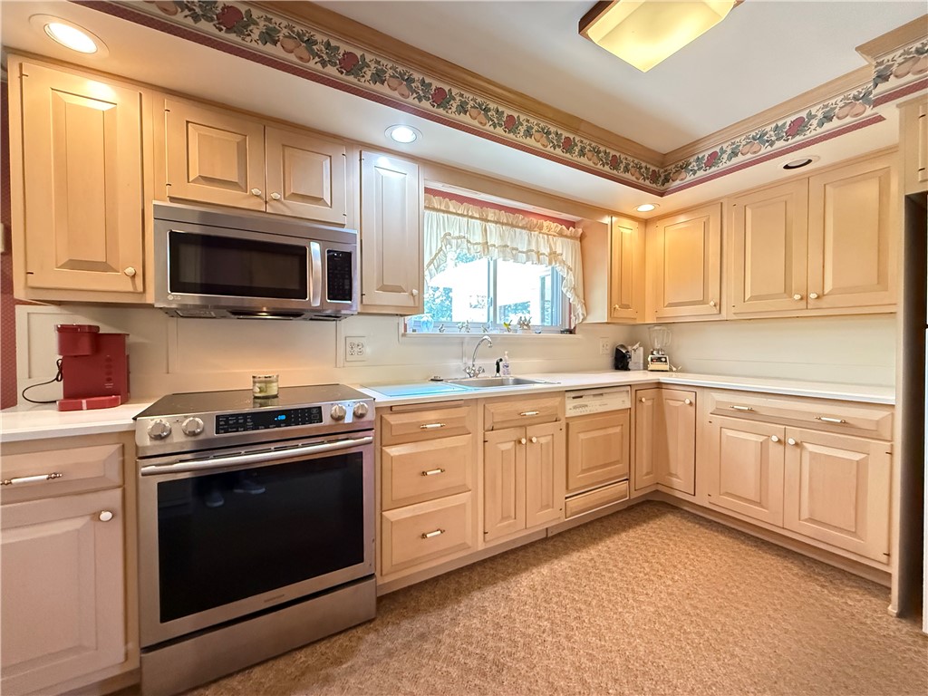 Hempfield Twp, Pennsylvania 16125, United States, 3 Bedrooms Bedrooms, ,3 BathroomsBathrooms,Residential,Active,221009