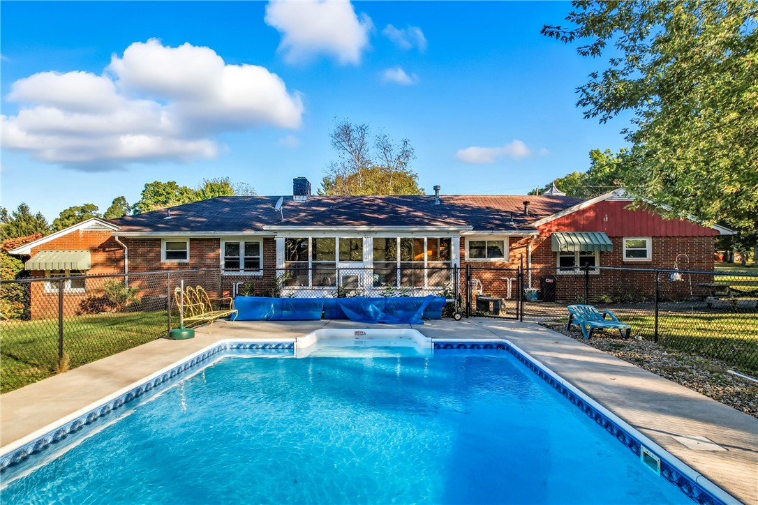 Hempfield Twp, Pennsylvania 16125, United States, 3 Bedrooms Bedrooms, ,3 BathroomsBathrooms,Residential,Active,221009