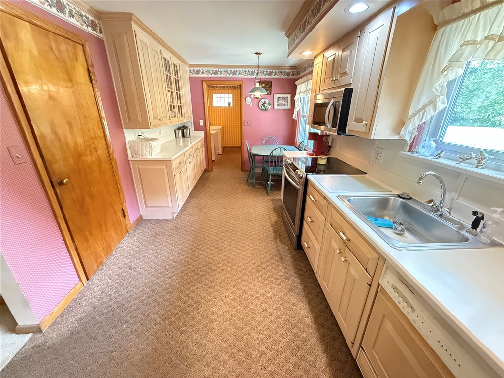 Hempfield Twp, Pennsylvania 16125, United States, 3 Bedrooms Bedrooms, ,3 BathroomsBathrooms,Residential,Active,221009