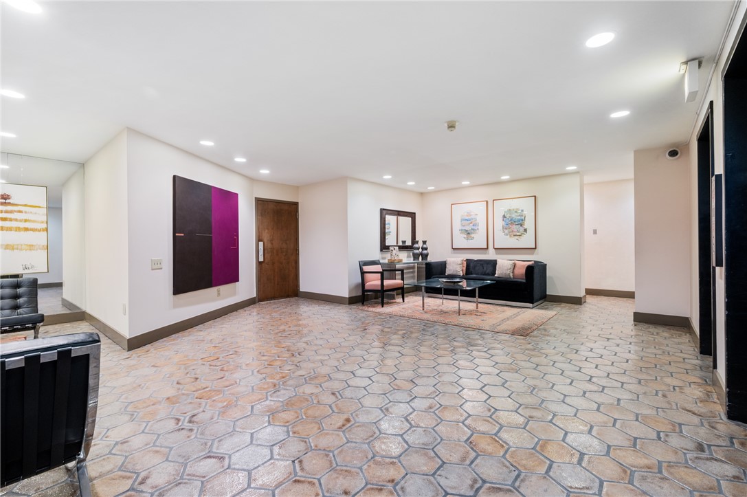 540 N Neville Street 405