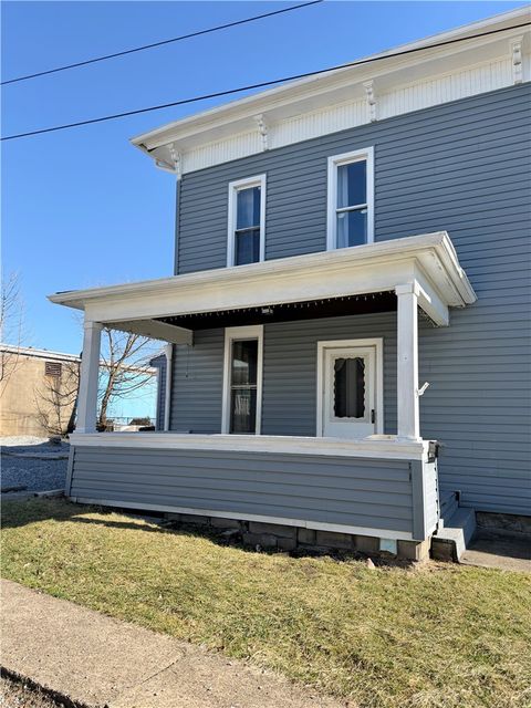 Photo of 433 New York Ave #Rear, Rochester, PA 15074 (MLS # 1743825)