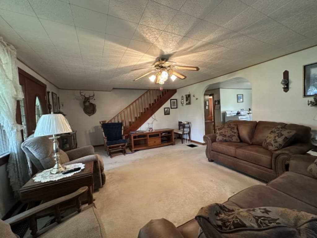 185 Kaylor Frogtown Rd