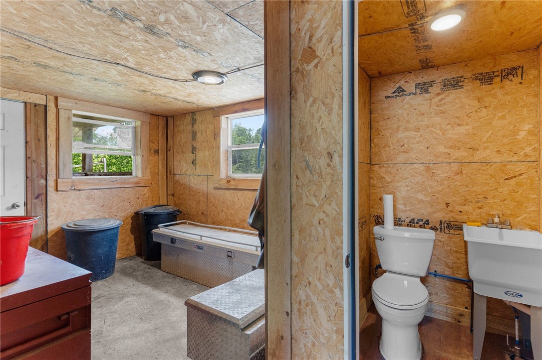 South Pymatuning Twp, Pennsylvania 16150, United States, 5 Bedrooms Bedrooms, ,4 BathroomsBathrooms,Residential,Active,55288