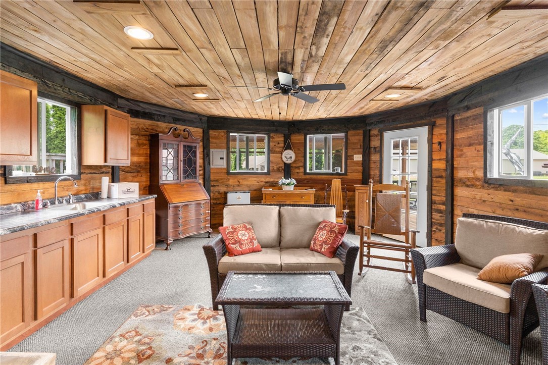 South Pymatuning Twp, Pennsylvania 16150, United States, 5 Bedrooms Bedrooms, ,4 BathroomsBathrooms,Residential,Active,55288