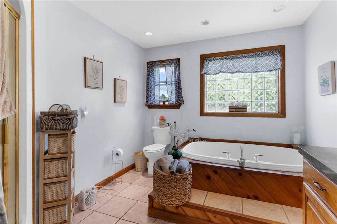 South Pymatuning Twp, Pennsylvania 16150, United States, 5 Bedrooms Bedrooms, ,4 BathroomsBathrooms,Residential,Active,55288