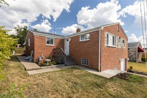 Photo of 133 Eileen Dr, Brentwood, PA 15227 (MLS # 1736784)