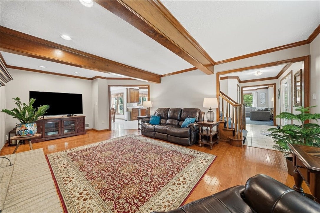 135 Elgin Ln