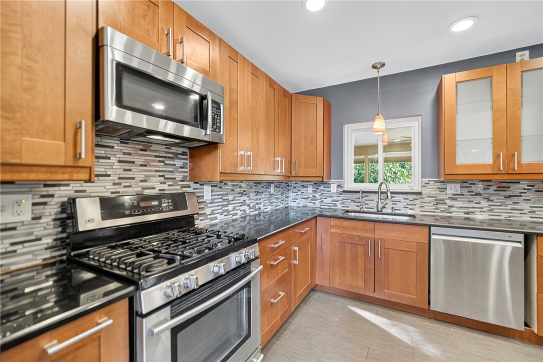 Ross Twp, Pennsylvania 15237, United States, 4 Bedrooms Bedrooms, ,2 BathroomsBathrooms,Residential,Active,202688