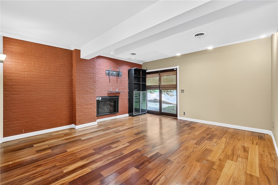 Ross Twp, Pennsylvania 15237, United States, 4 Bedrooms Bedrooms, ,2 BathroomsBathrooms,Residential,Active,202688