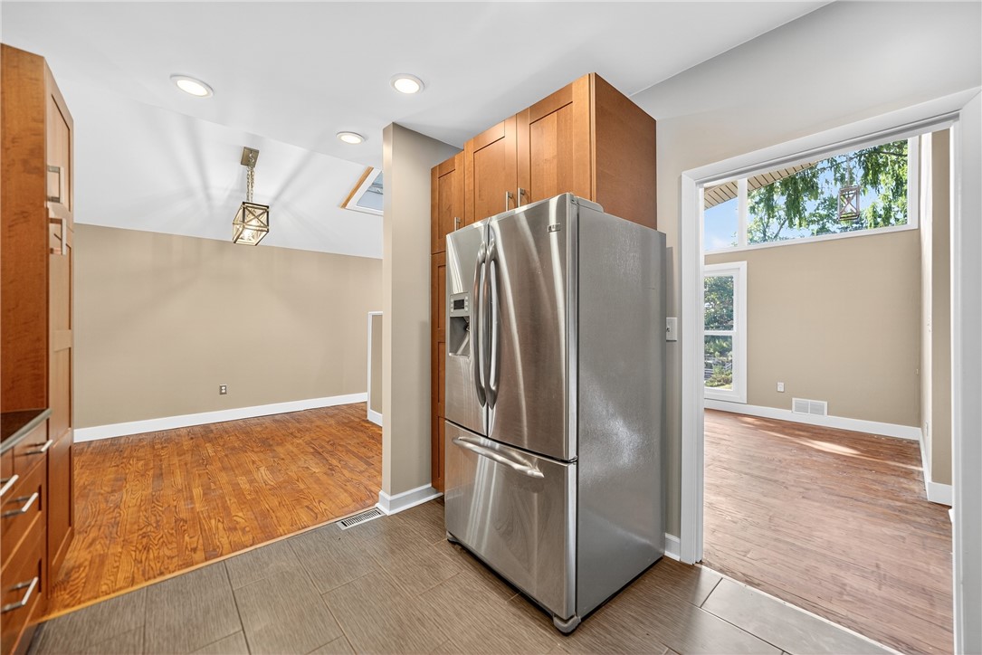 Ross Twp, Pennsylvania 15237, United States, 4 Bedrooms Bedrooms, ,2 BathroomsBathrooms,Residential,Active,202688