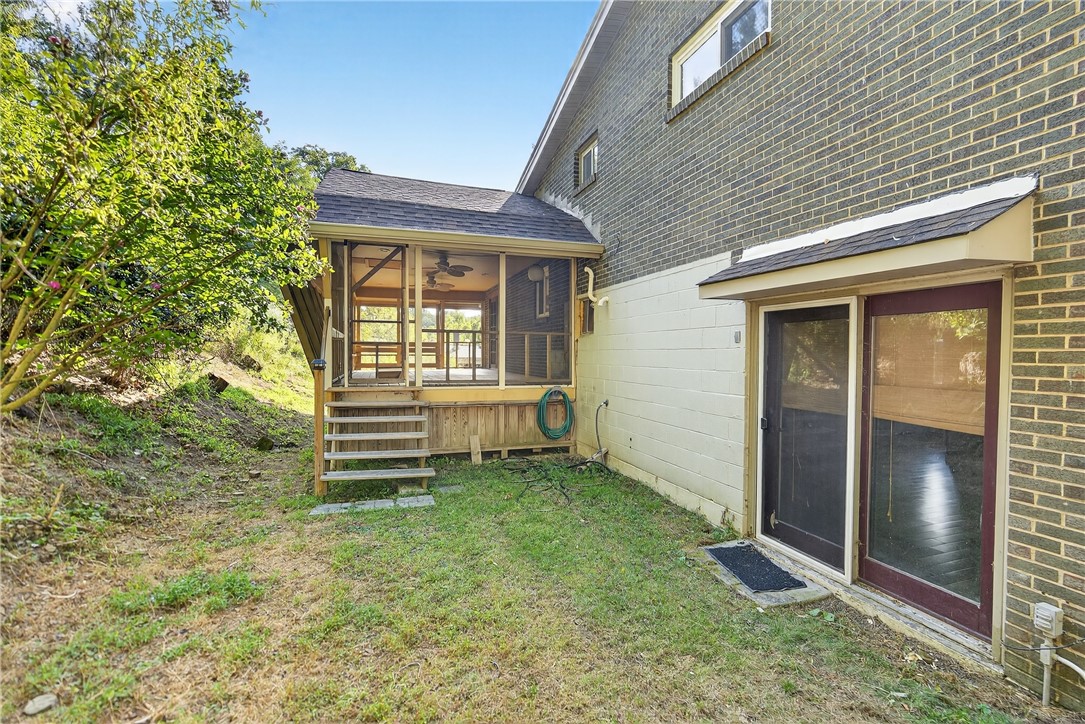 Ross Twp, Pennsylvania 15237, United States, 4 Bedrooms Bedrooms, ,2 BathroomsBathrooms,Residential,Active,202688