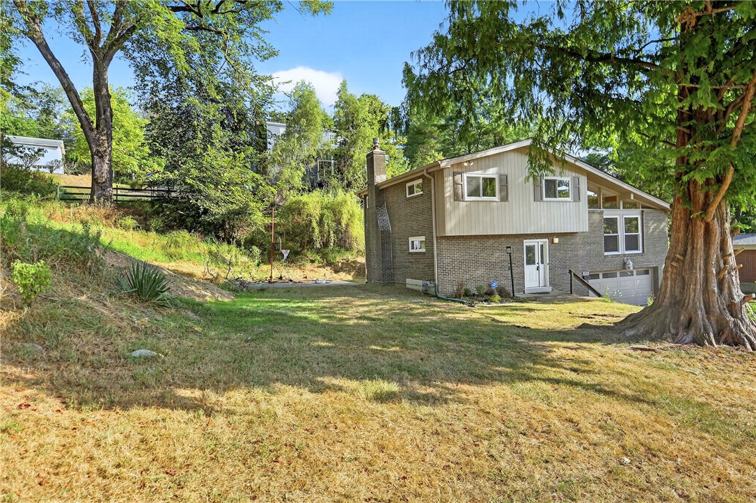 Ross Twp, Pennsylvania 15237, United States, 4 Bedrooms Bedrooms, ,2 BathroomsBathrooms,Residential,Active,202688