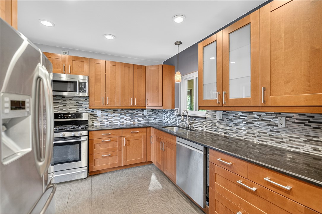 Ross Twp, Pennsylvania 15237, United States, 4 Bedrooms Bedrooms, ,2 BathroomsBathrooms,Residential,Active,202688