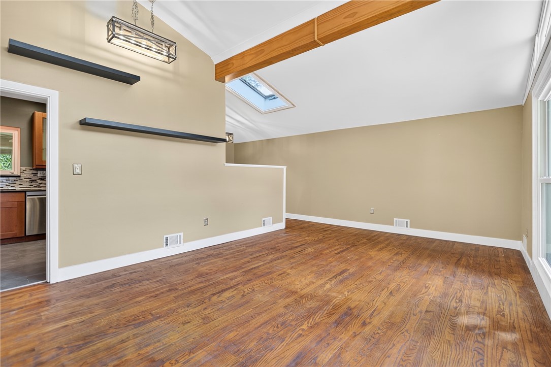 Ross Twp, Pennsylvania 15237, United States, 4 Bedrooms Bedrooms, ,2 BathroomsBathrooms,Residential,Active,202688