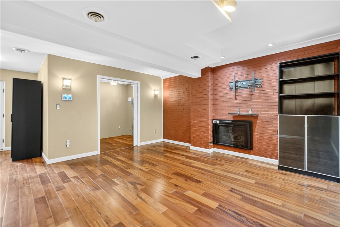 Ross Twp, Pennsylvania 15237, United States, 4 Bedrooms Bedrooms, ,2 BathroomsBathrooms,Residential,Active,202688