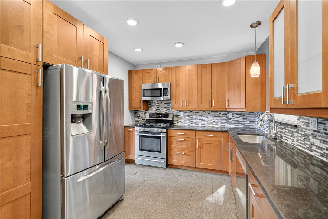 Ross Twp, Pennsylvania 15237, United States, 4 Bedrooms Bedrooms, ,2 BathroomsBathrooms,Residential,Active,202688