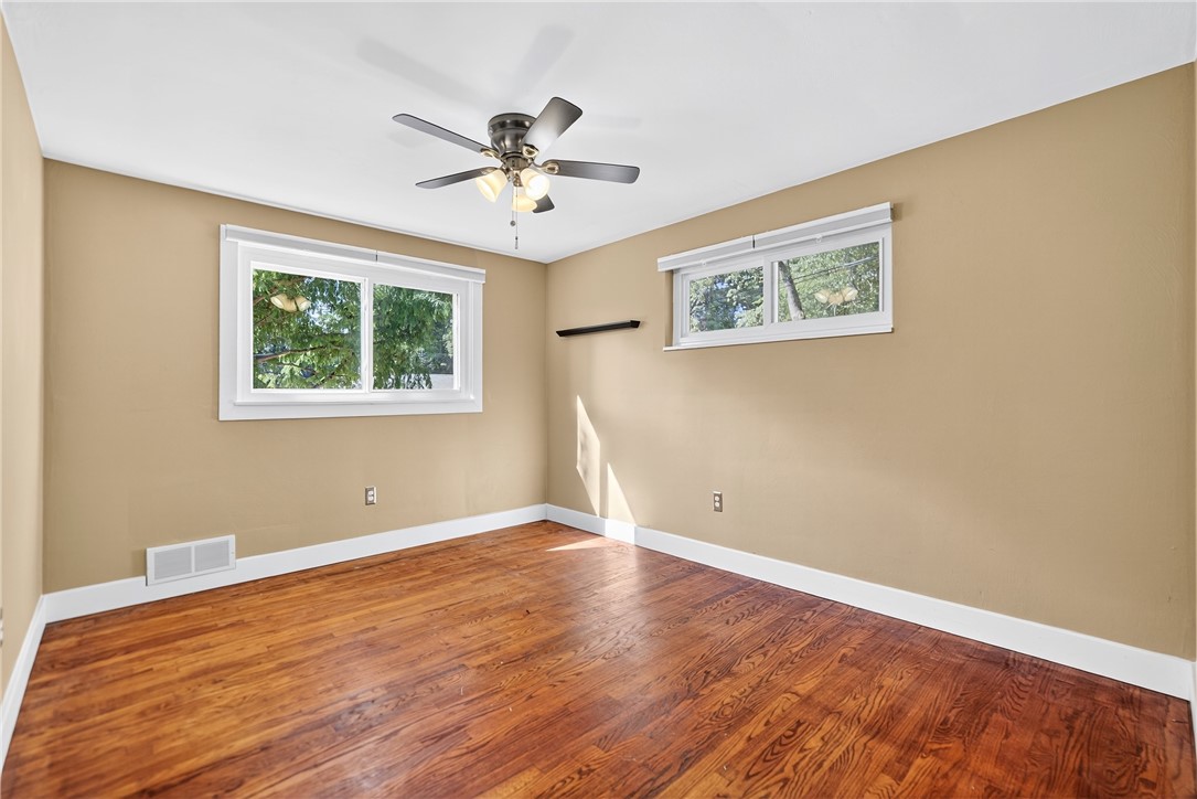 Ross Twp, Pennsylvania 15237, United States, 4 Bedrooms Bedrooms, ,2 BathroomsBathrooms,Residential,Active,202688