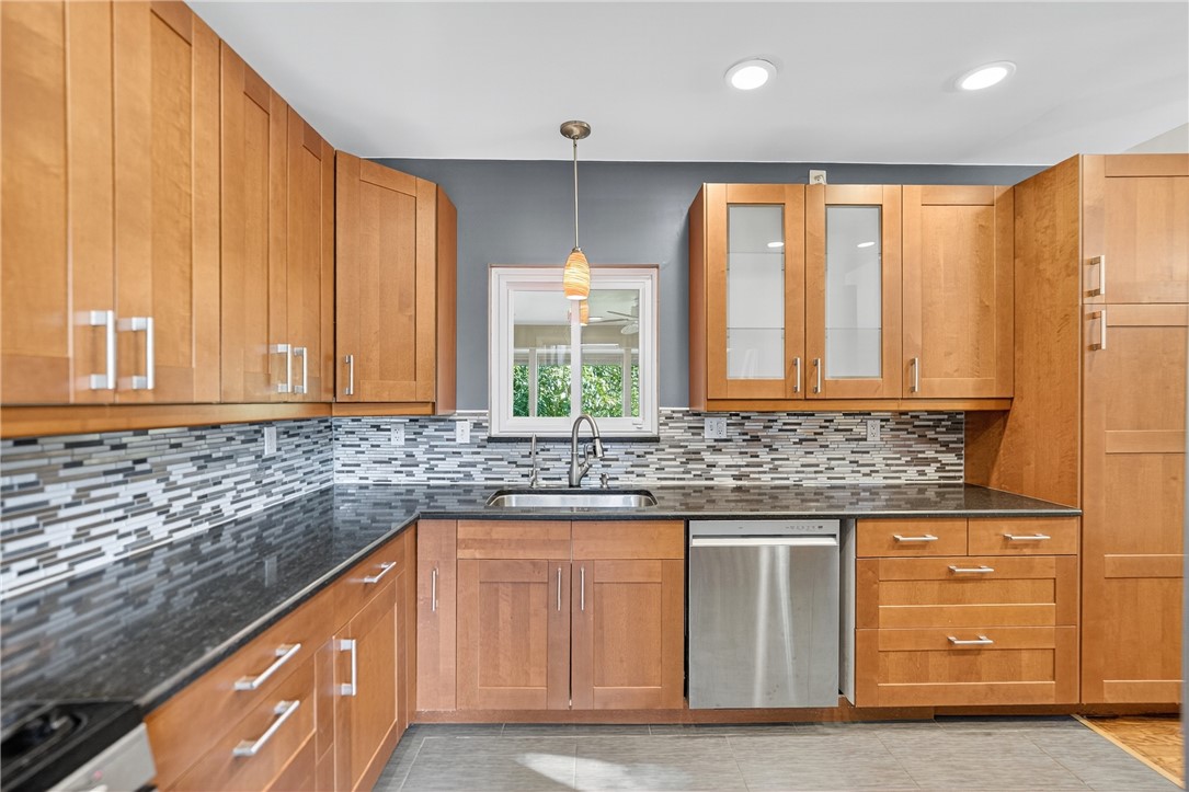 Ross Twp, Pennsylvania 15237, United States, 4 Bedrooms Bedrooms, ,2 BathroomsBathrooms,Residential,Active,202688