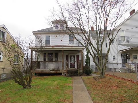 Photo of 606 Crest Ave, Charleroi, PA 15022 (MLS # 1734924)