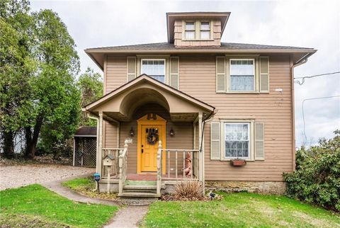 Photo of 422 E Campbell St, Blairsville, PA 15717 (MLS # 1744599)