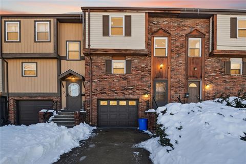 Photo of 10 Mckinley Sq Sq, Coraopolis, PA 15108 (MLS # 1738939)