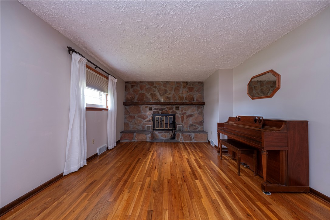 New Sewickley Twp, Pennsylvania 15042, United States, 4 Bedrooms Bedrooms, ,3 BathroomsBathrooms,Residential,Active,168104