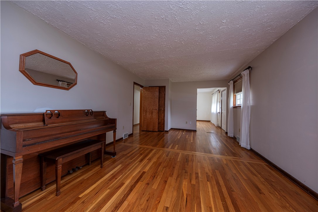 New Sewickley Twp, Pennsylvania 15042, United States, 4 Bedrooms Bedrooms, ,3 BathroomsBathrooms,Residential,Active,168104