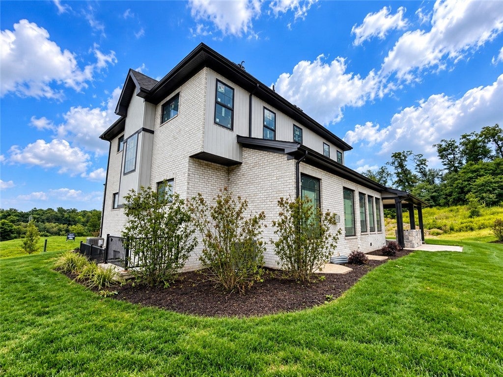 2210 Tree Top Lane