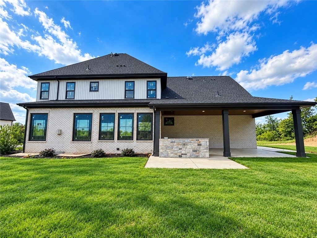 2210 Tree Top Lane