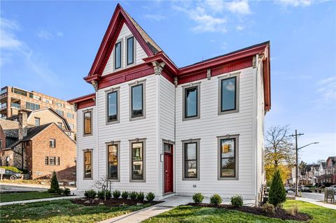 Photo of 527 Grandview Ave, Pittsburgh, PA 15211 (MLS # 1742679)