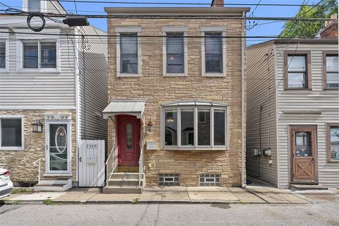 Photo of 2311 Larkins Way, Pittsburgh, PA 15203 (MLS # 1750443)