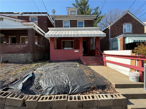 Photo of 822 Shawnee St, Pittsburgh, PA 15219 (MLS # 1748356)