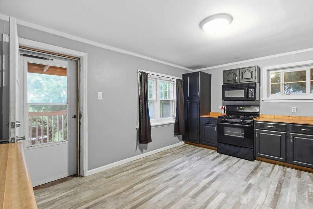 9 1/2 E Pitt St