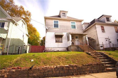 Photo of 1240 Victoria Ave, New Kensington, PA 15068 (MLS # 1727206)
