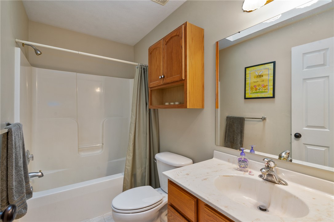 Muddy Creek Twp, Pennsylvania 16052, United States, 3 Bedrooms Bedrooms, ,4 BathroomsBathrooms,Residential,Pending,42088