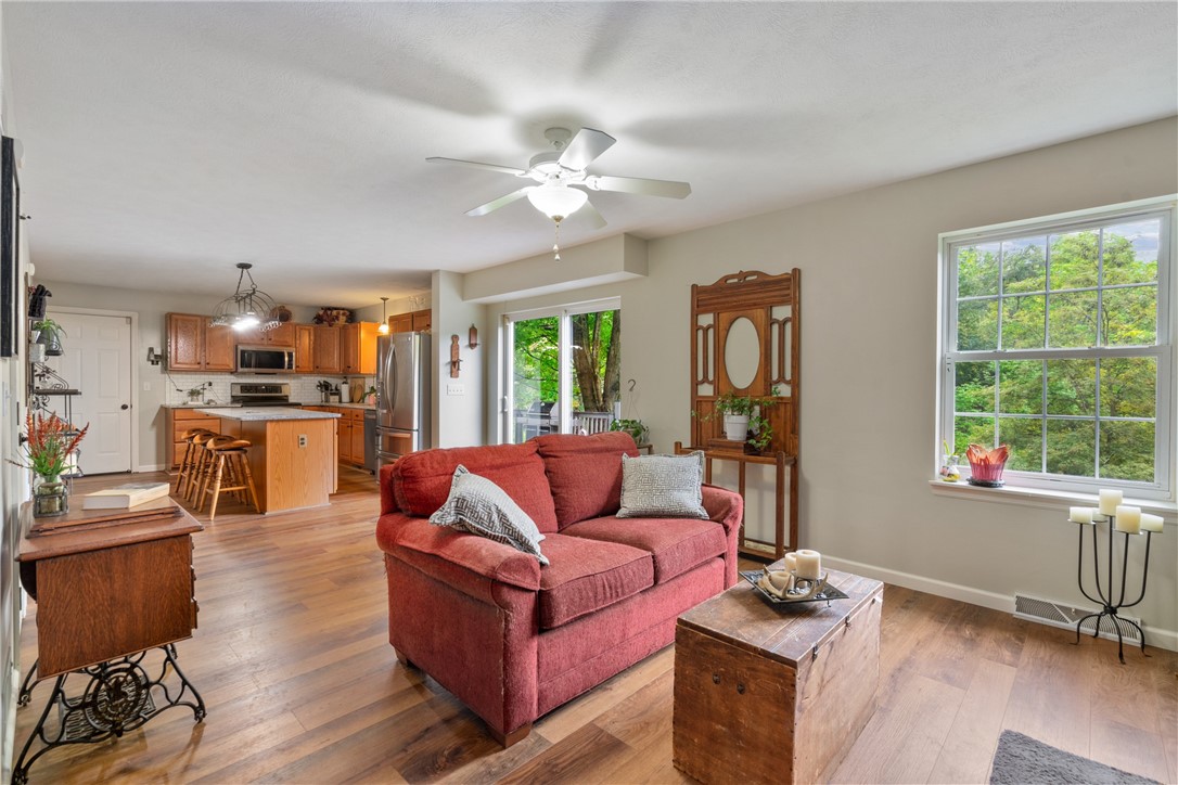 Muddy Creek Twp, Pennsylvania 16052, United States, 3 Bedrooms Bedrooms, ,4 BathroomsBathrooms,Residential,Pending,42088