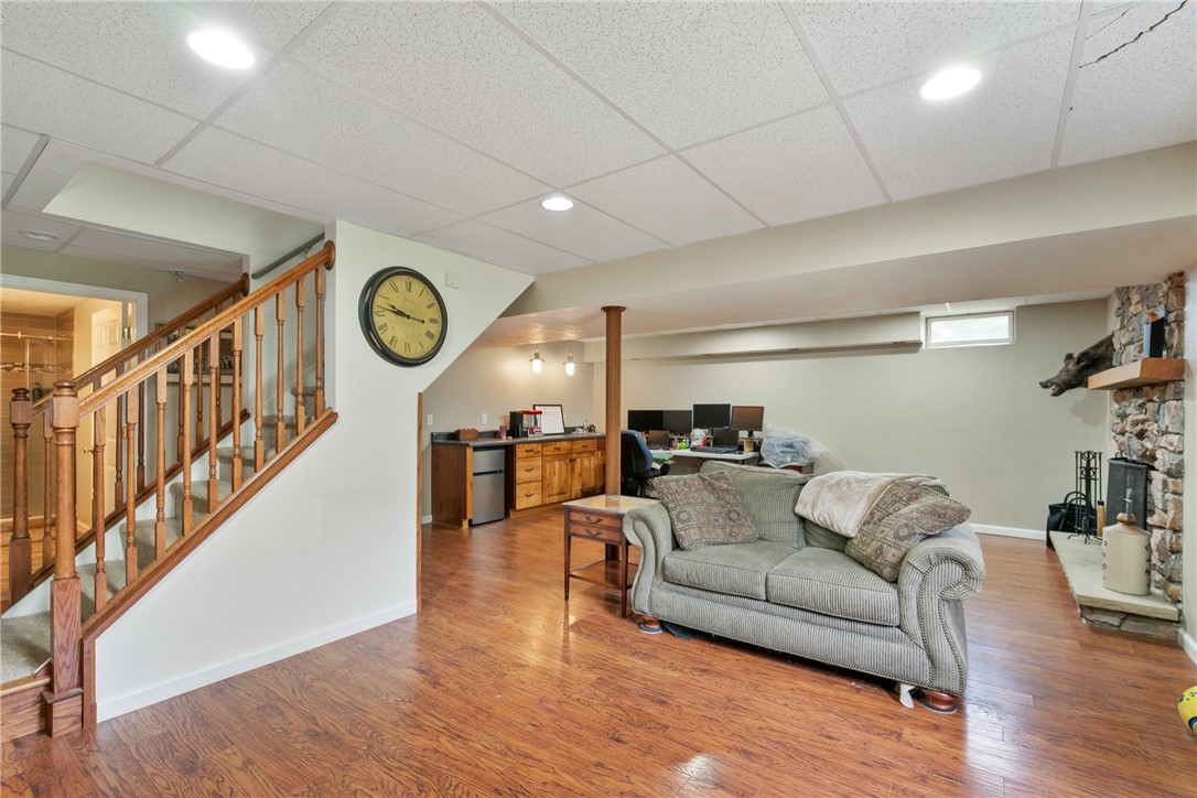 Muddy Creek Twp, Pennsylvania 16052, United States, 3 Bedrooms Bedrooms, ,4 BathroomsBathrooms,Residential,Pending,42088