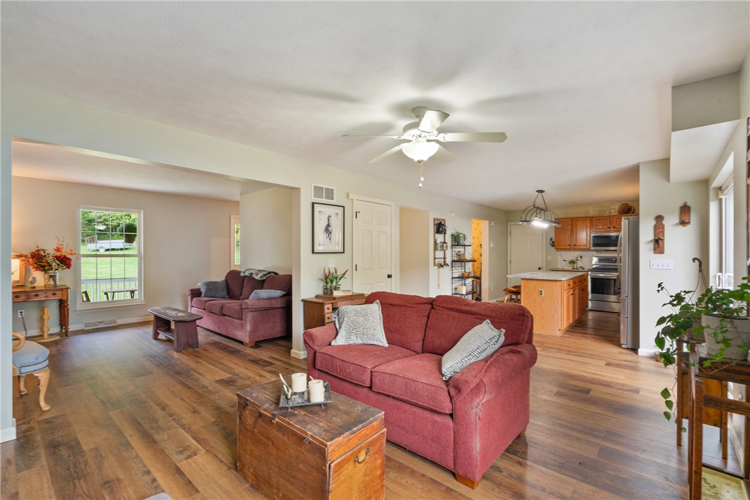 Muddy Creek Twp, Pennsylvania 16052, United States, 3 Bedrooms Bedrooms, ,4 BathroomsBathrooms,Residential,Pending,42088
