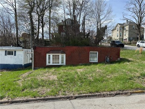 Photo of 800 Sidney St, Greensburg, PA 15601 (MLS # 1746550)