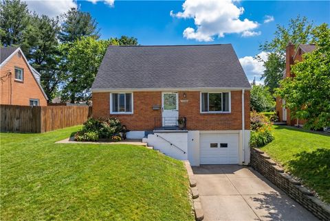 Photo of 1748 Outlook Dr, Verona, PA 15147 (MLS # 1740666)